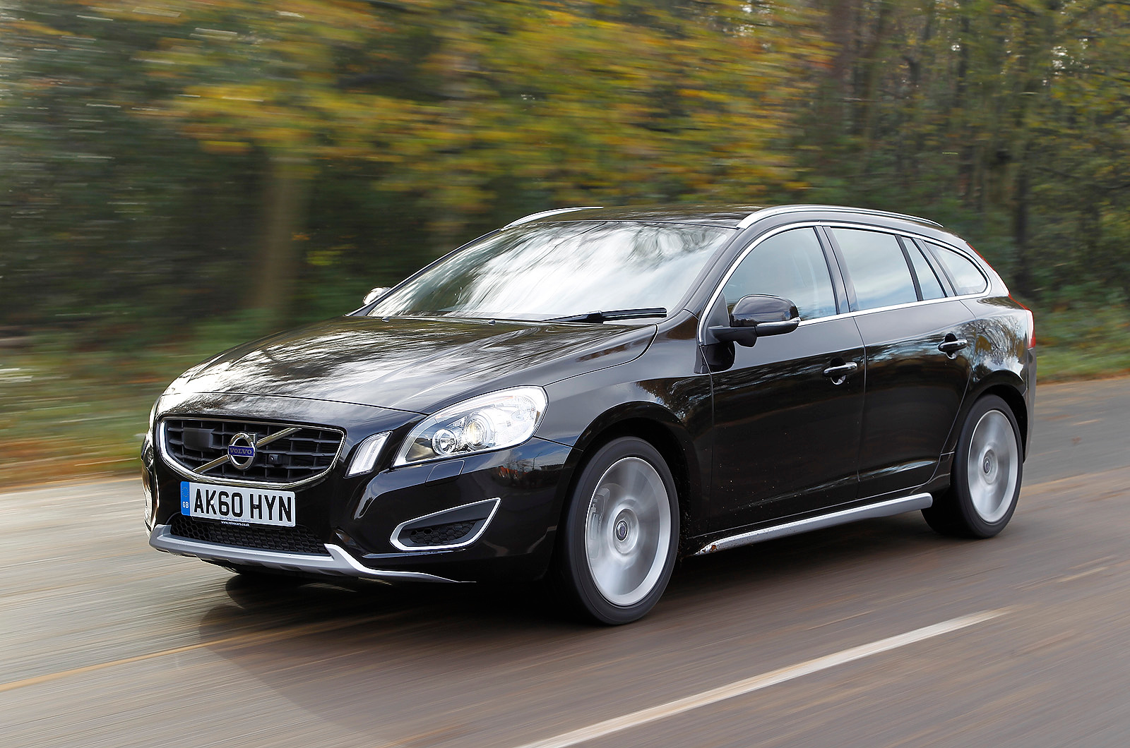 VOLVO V60 Review and photos