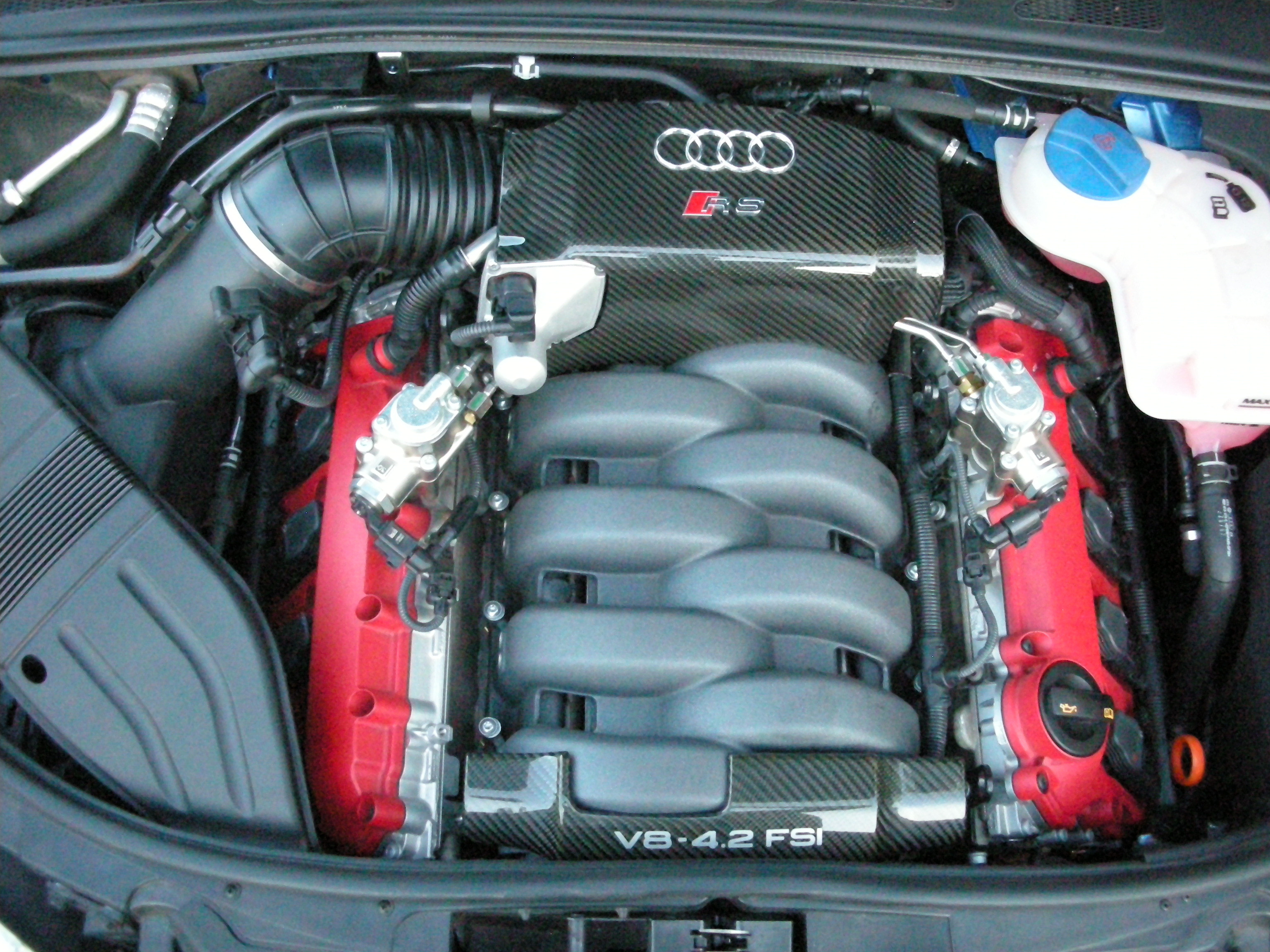 AUDI RS4 engine