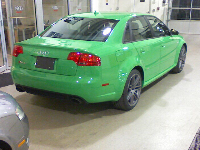 AUDI RS4 green