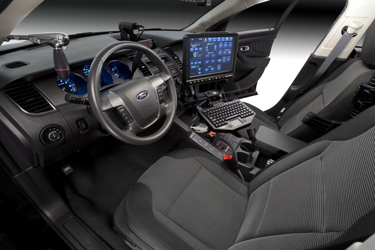 FORD CROWN POLICE interior
