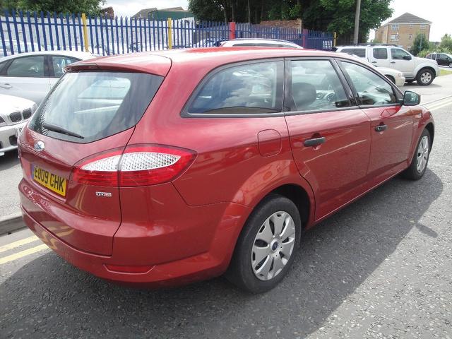 FORD MONDEO 1.8 ESTATE red