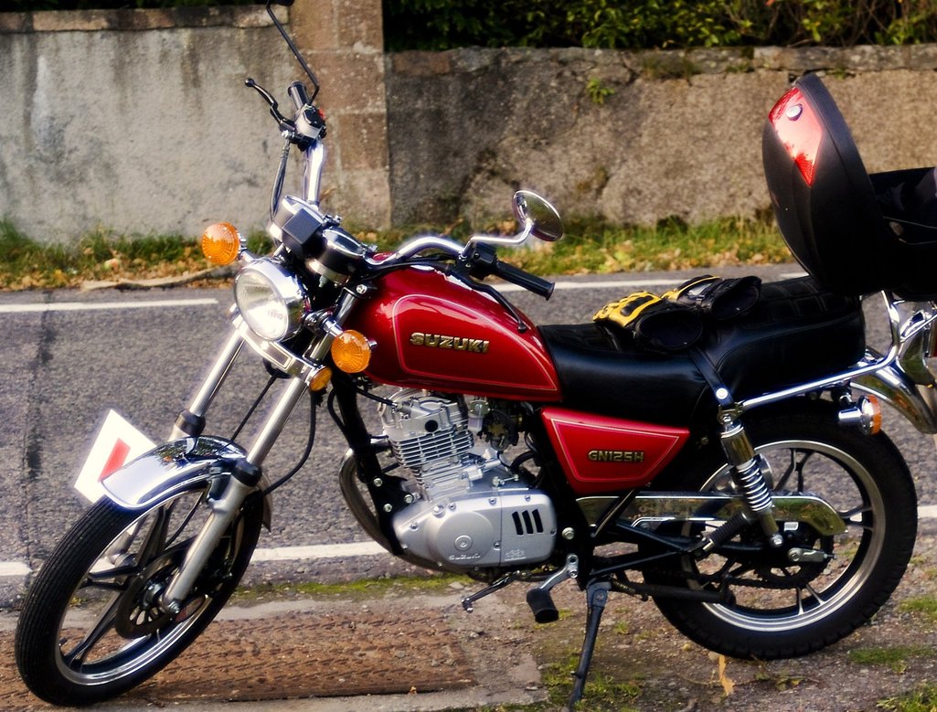 SUZUKI GN 125 Review and photos