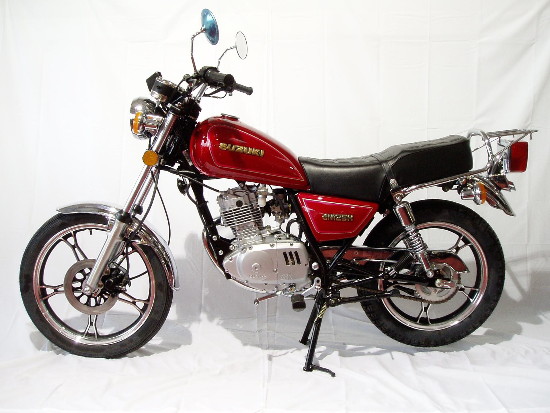 suzuki-gn-125-review-and-photos