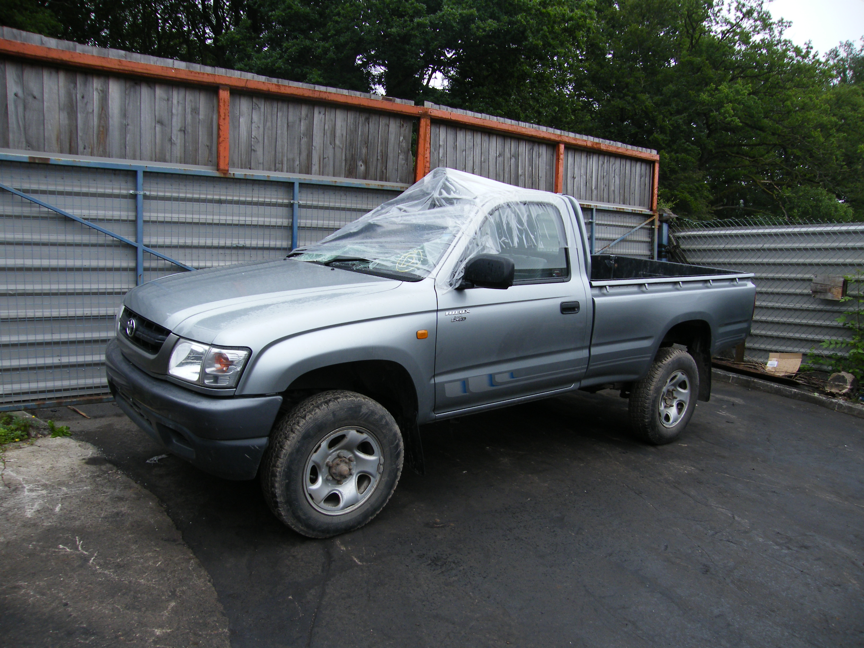 TOYOTA HILUX 2.4 brown
