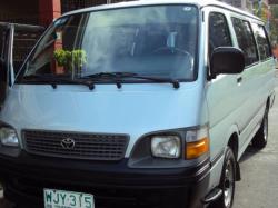 TOYOTA HIACE 2.0 red