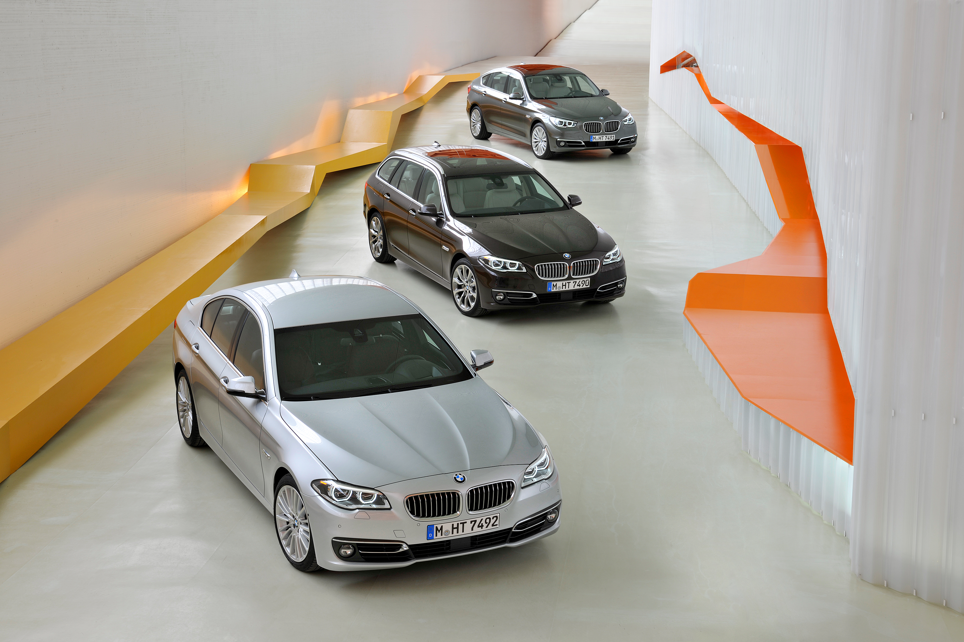 bmw wallpaper (BMW 5 Series)