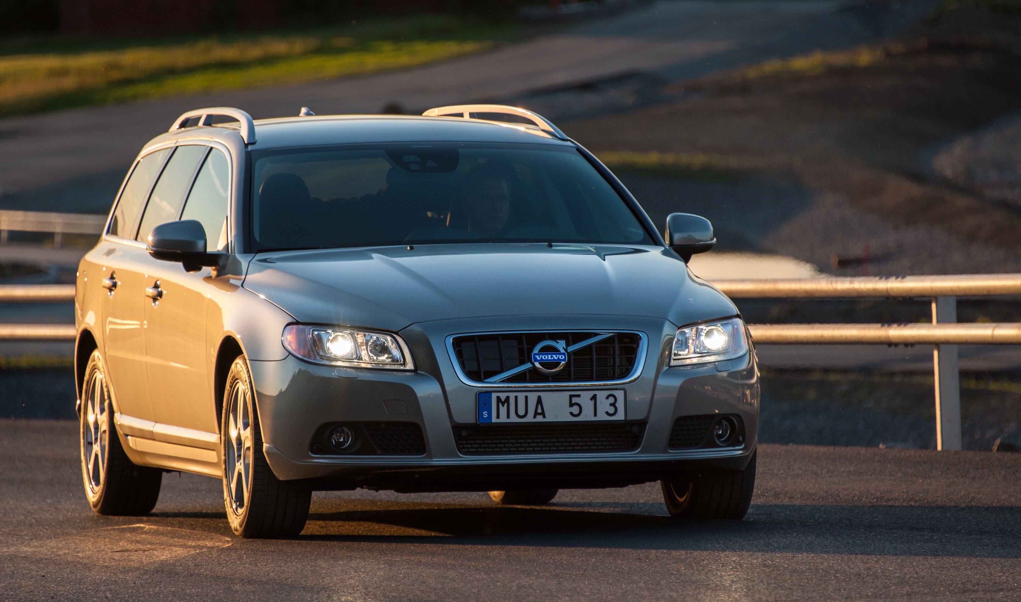 Вольво чей производитель. Volvo v70 2013. Volvo v70 III. Вольво v70 d3. Вольво 640.