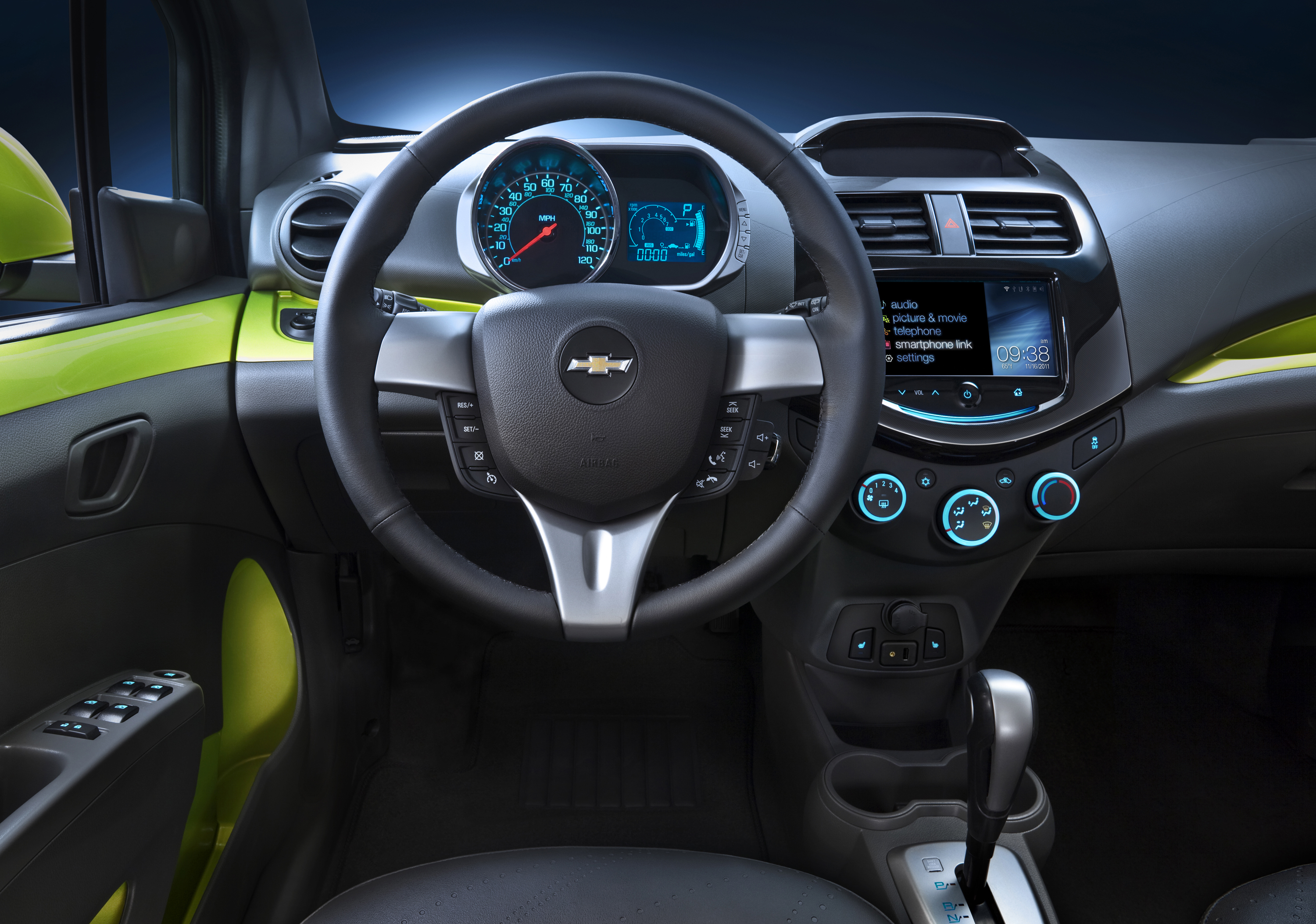 Шевроле внутри салона. Chevrolet Spark 2014 Interior. Chevrolet Spark 2013 салон. Новый Шевроле Спарк 2021. Chevrolet Спарк 2013.