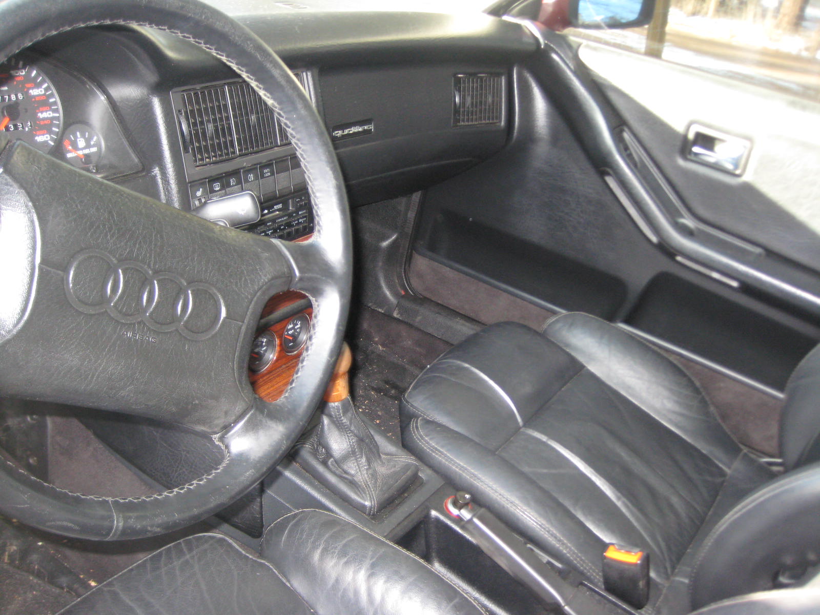 AUDI 90 interior
