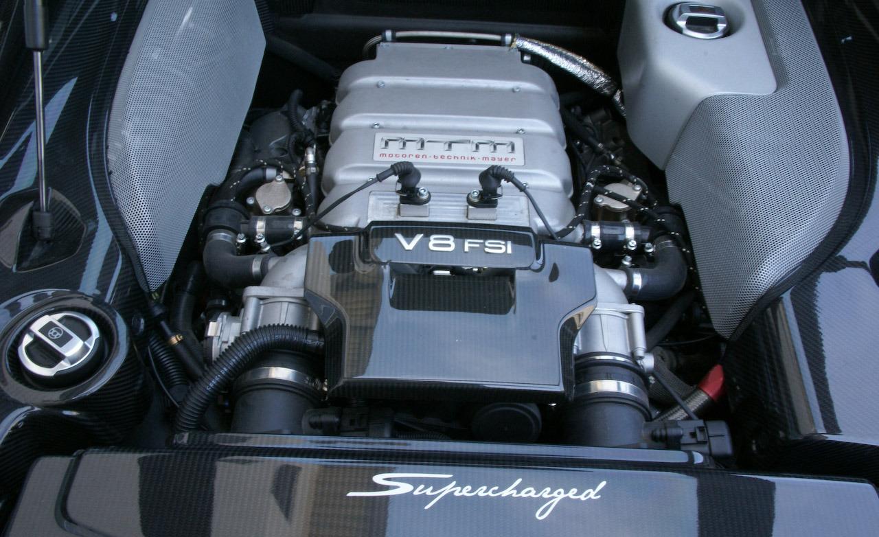 AUDI R8 4.2 engine