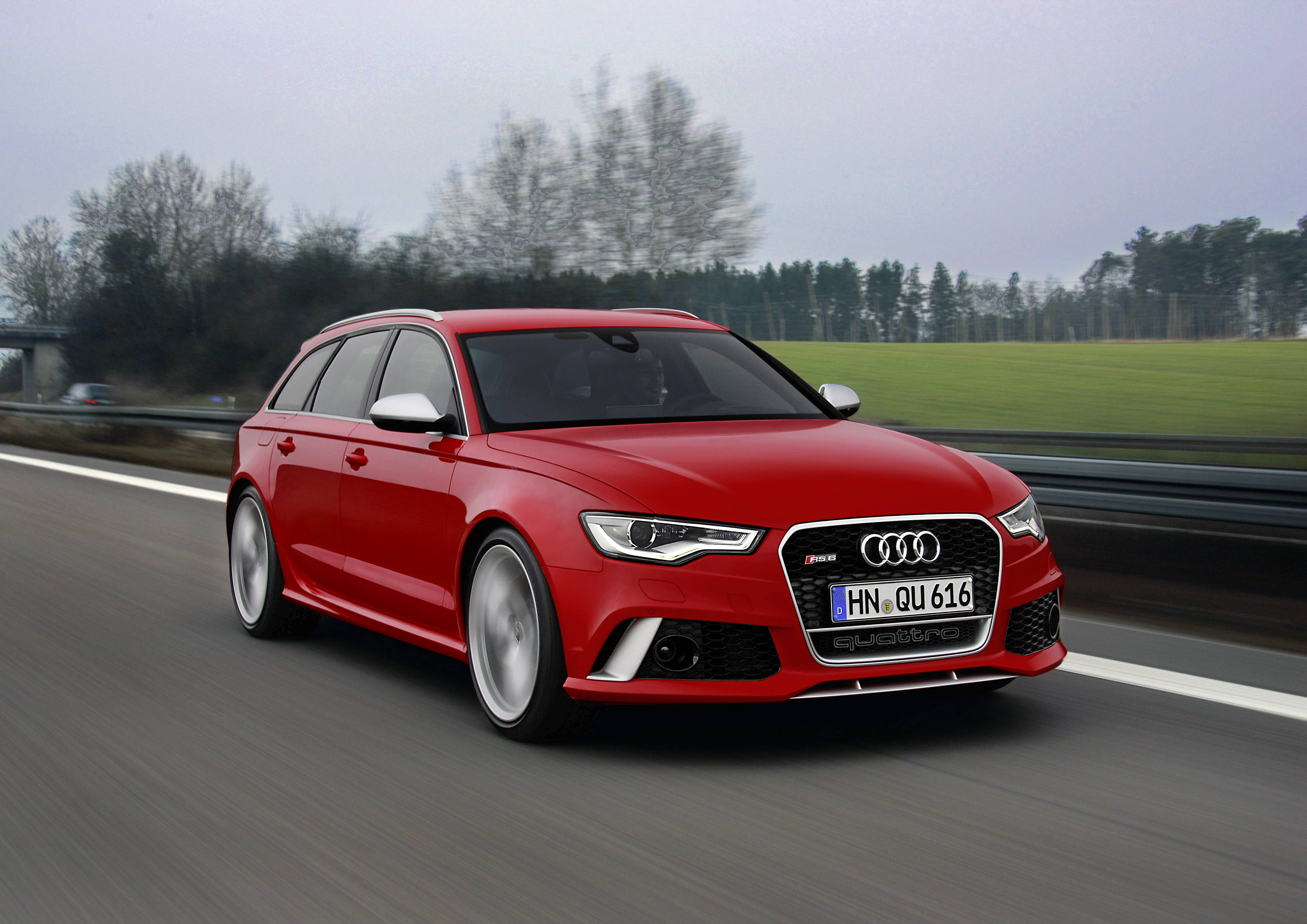 AUDI RS 6 red