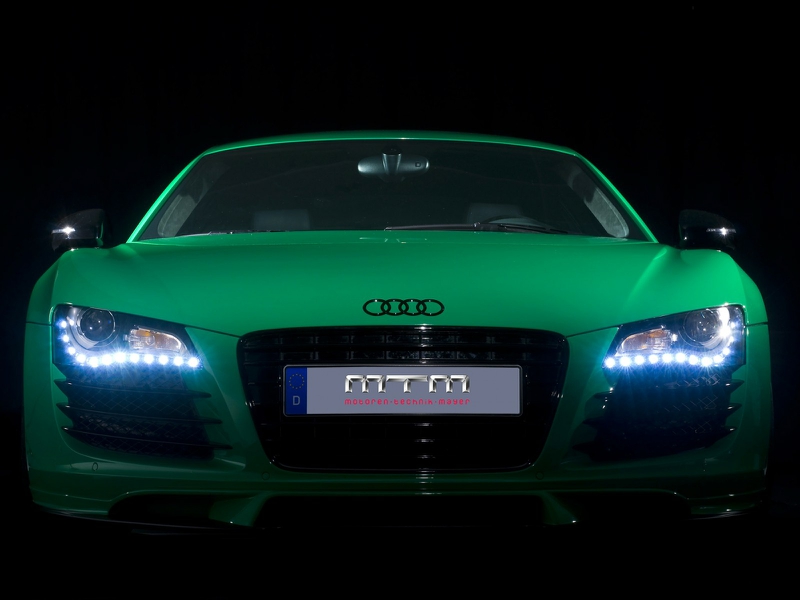 AUDI V8 green