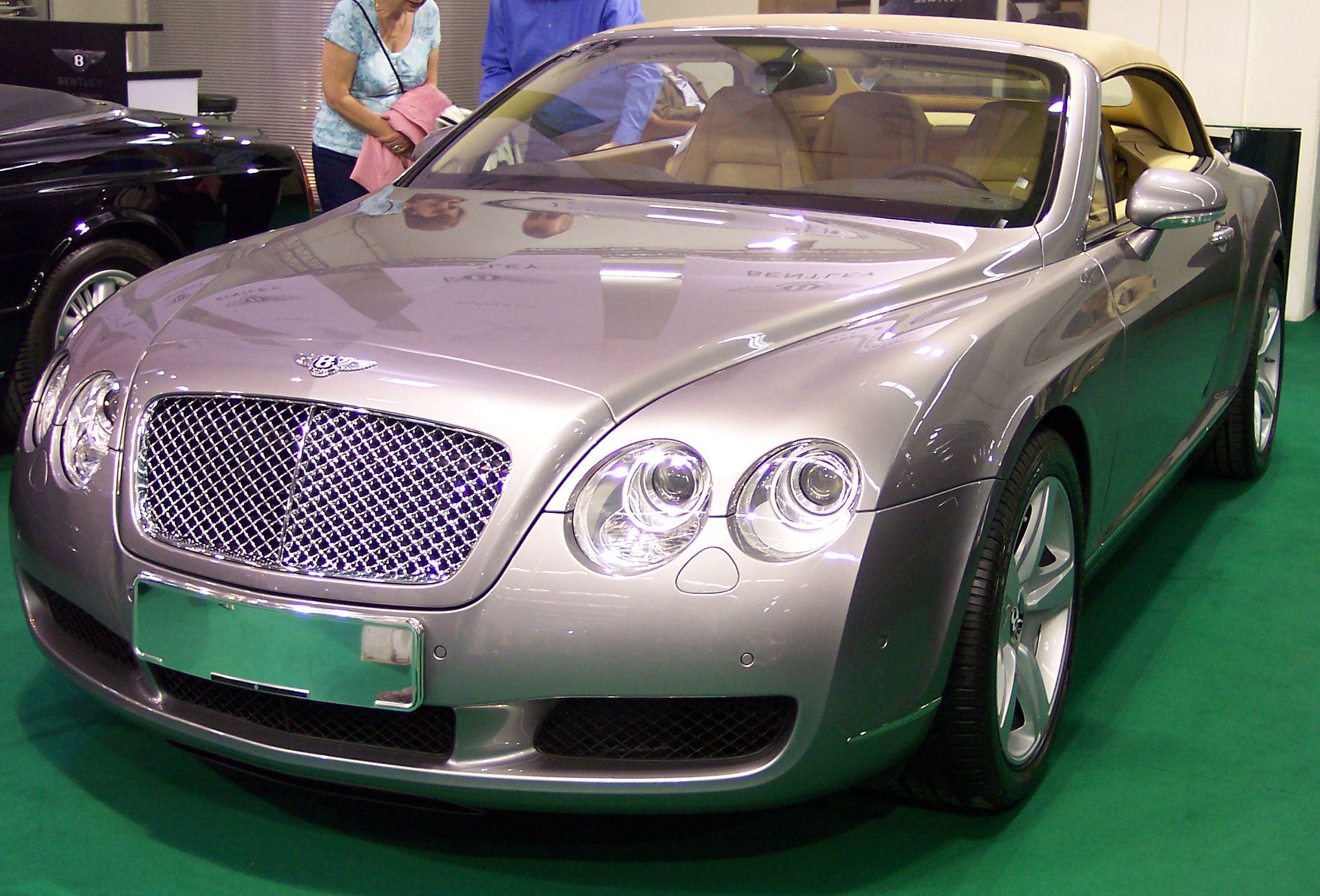 Машина похожая на бентли. Bentley Continental 22. Бентли серебристый. Bentley Continental серебристый. 2006 Bentley Continental GTC.