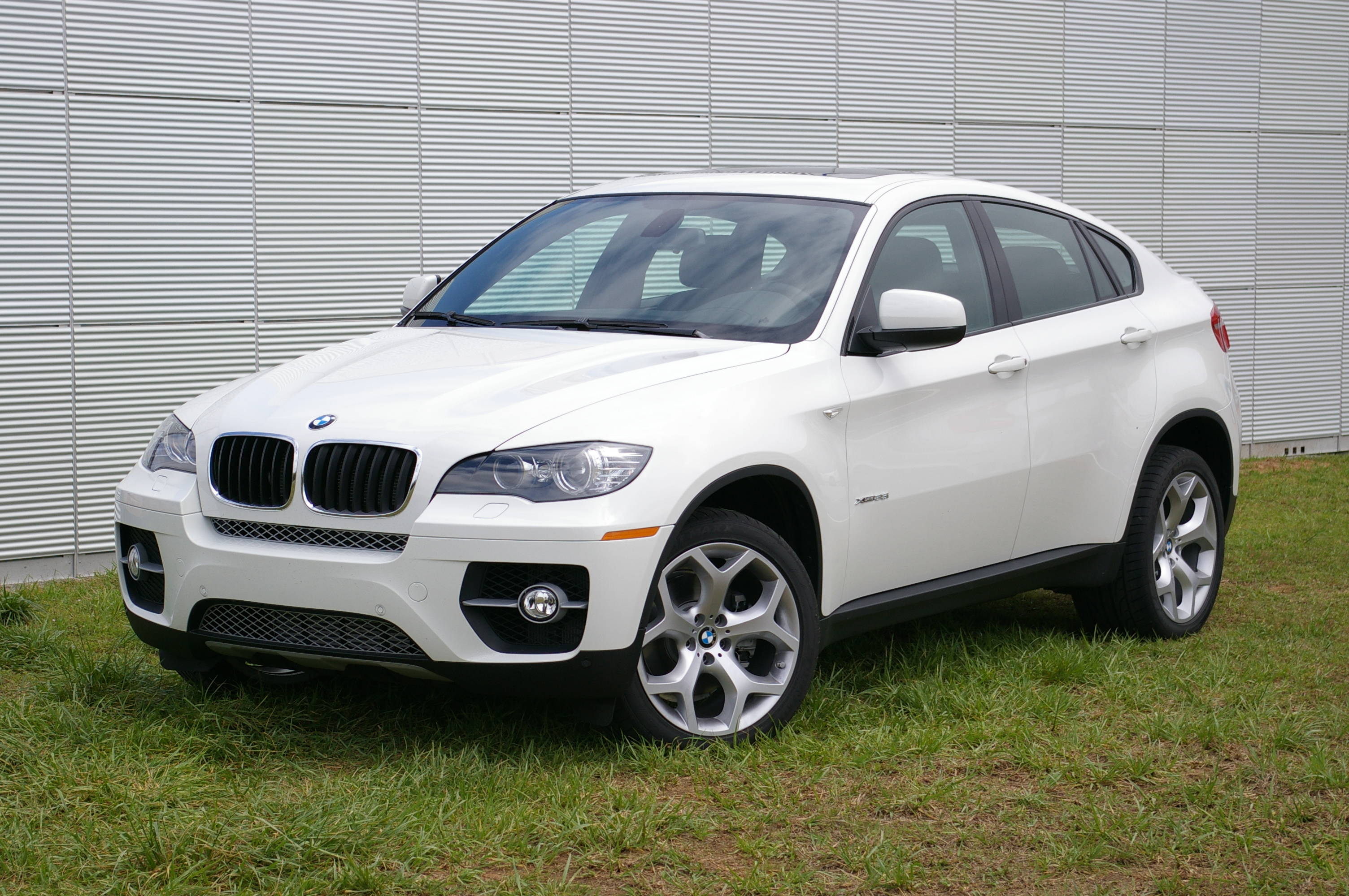 BMW X6 white