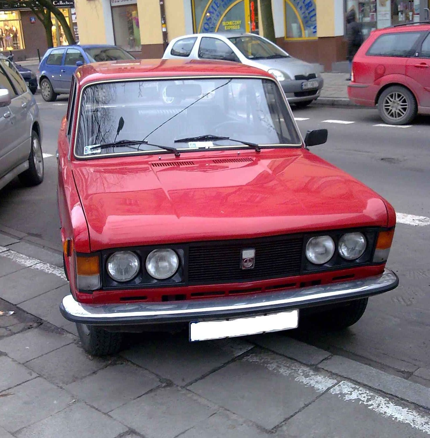 FIAT 125 red