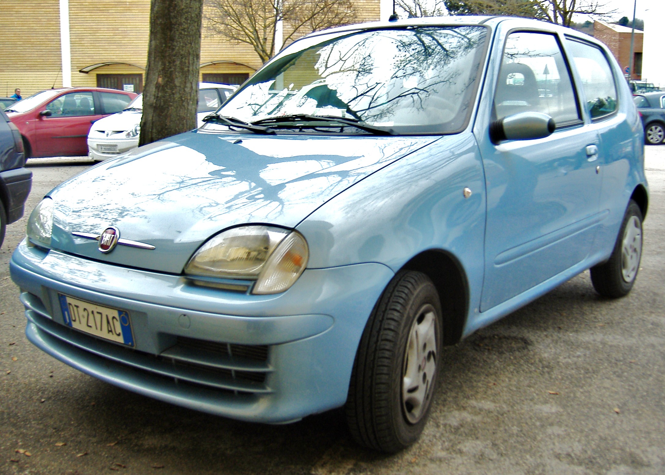 FIAT 600 blue