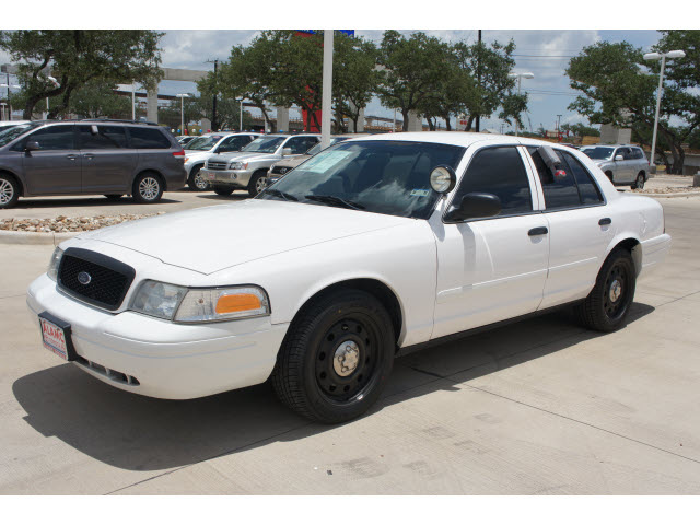 FORD CROWN POLICE white