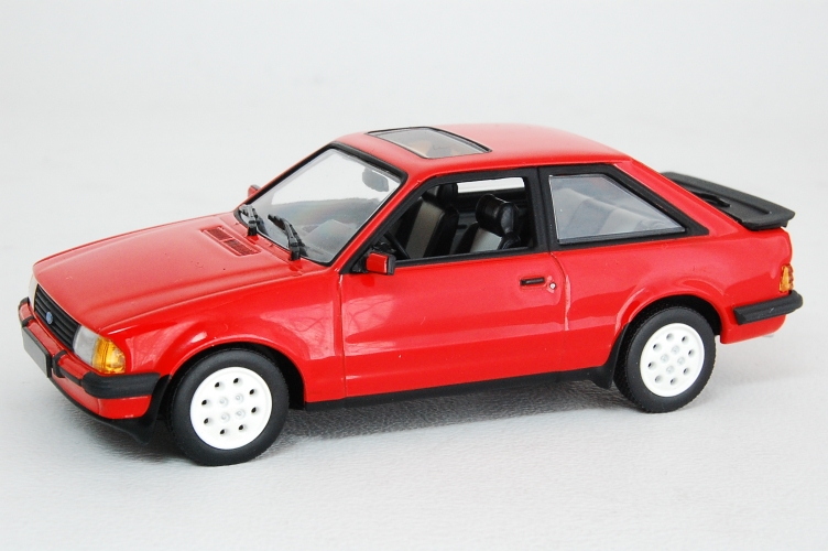 FORD ESCORT red