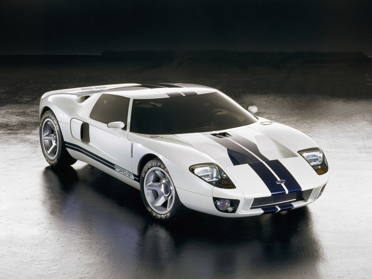 FORD GT white