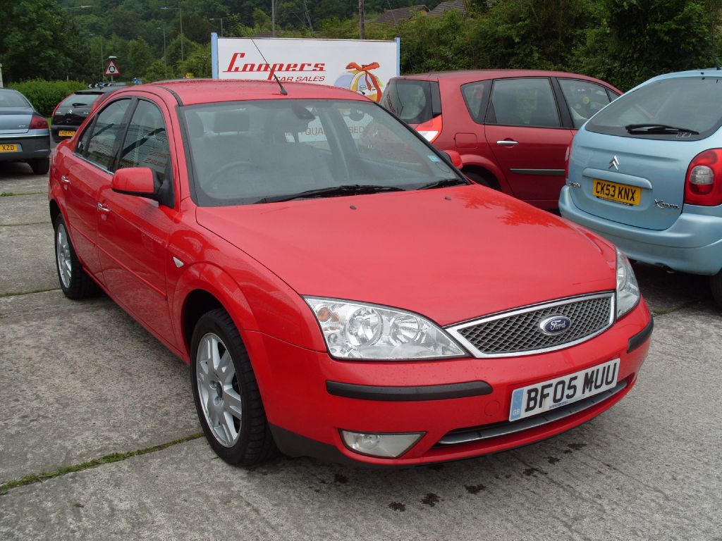 FORD MONDEO red