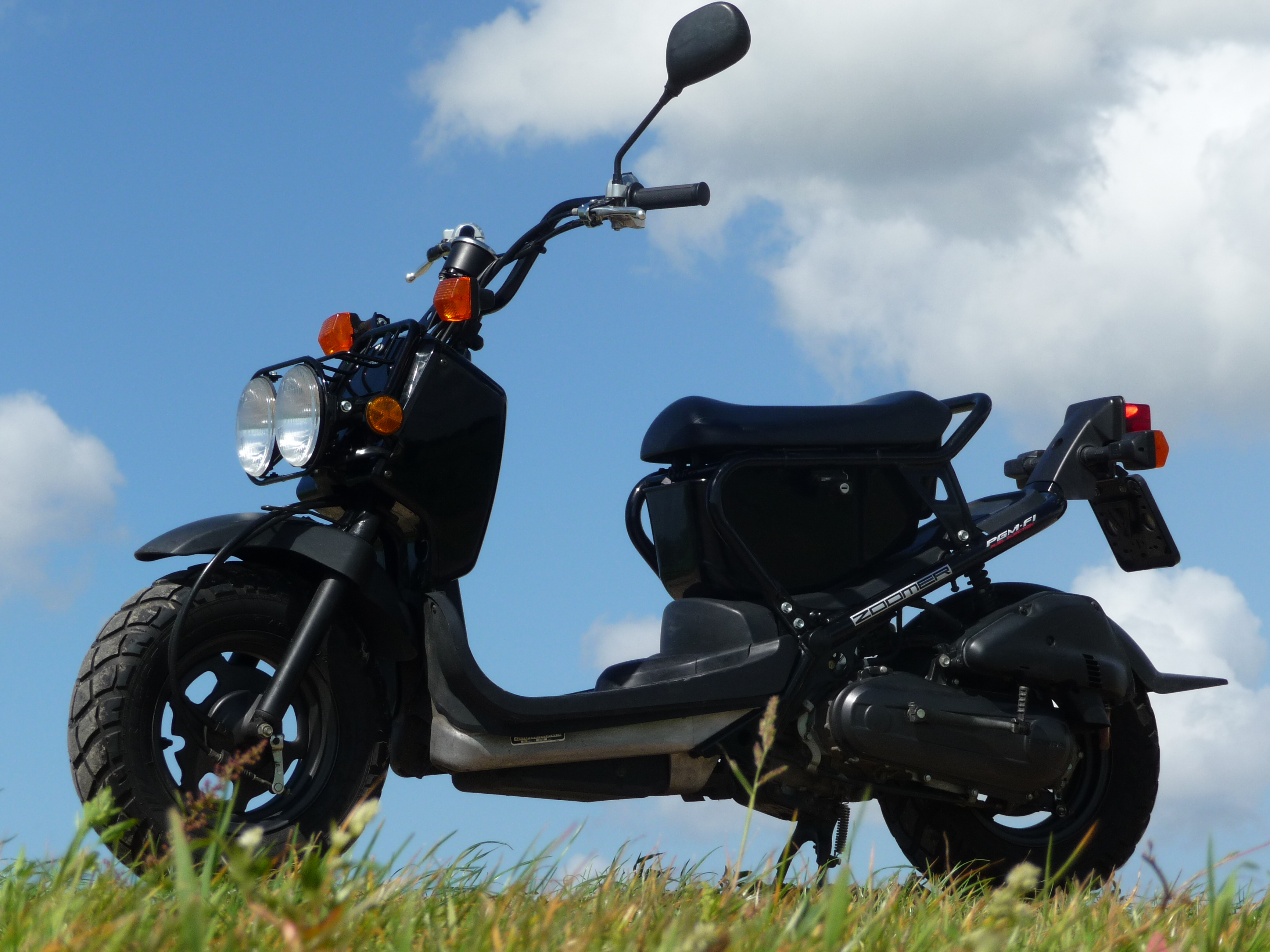 Скутер honda zoomer