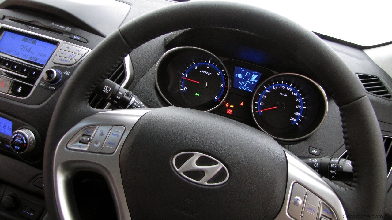 HYUNDAI IX35 interior