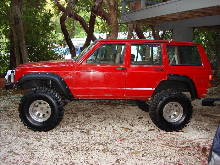 JEEP CHEROKEE red