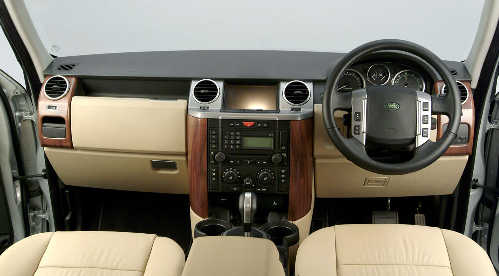 Дискавери 3 салон. Land Rover Discovery 3 салон. Land Rover Discovery 2008 салон. Land Rover Discovery 3 Interior. Land Rover Discovery 3 2007 салон.