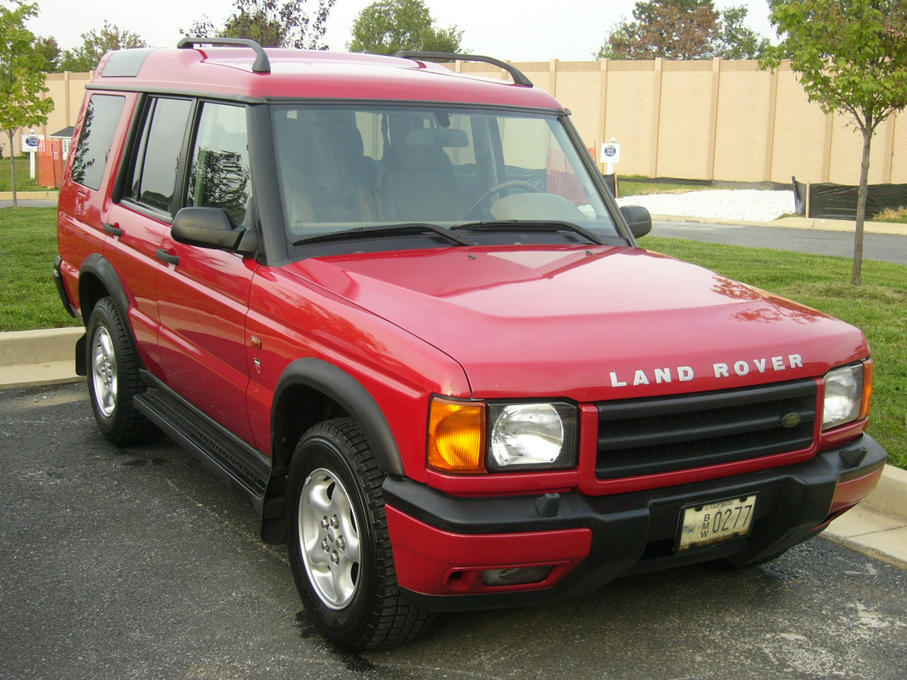 LAND ROVER DISCOVERY red