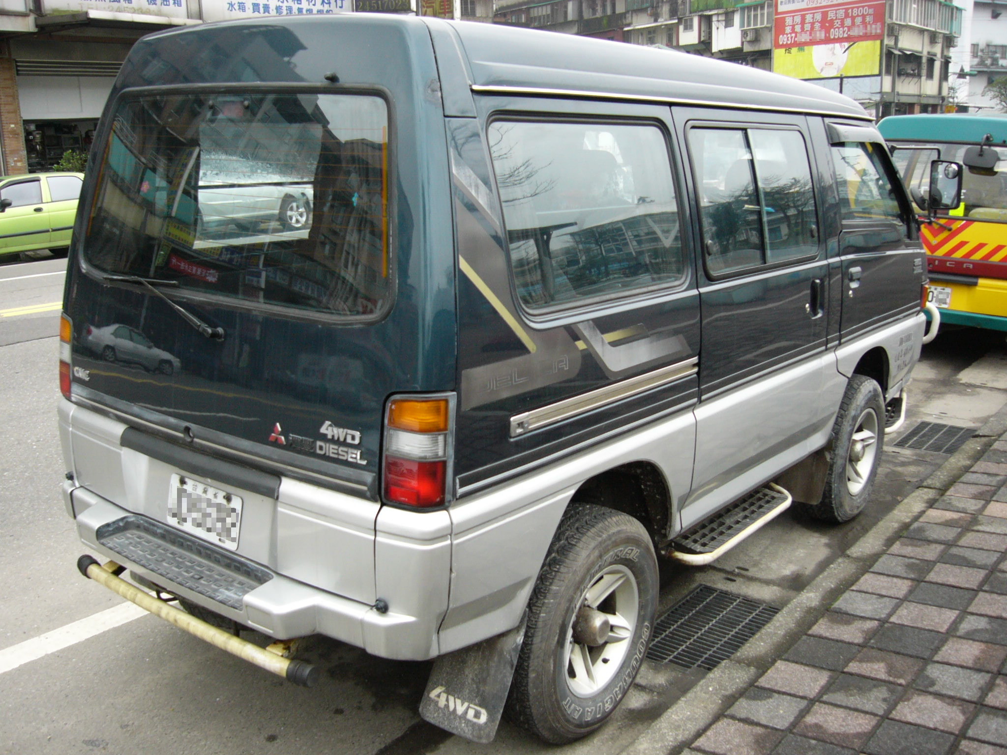 Мицубиси дизель бу. Mitsubishi Delica 4wd. Делика 4 WD дизель. Mitsubishi Delica 4 Diesel. Микроавтобус Mitsubishi 4wd.