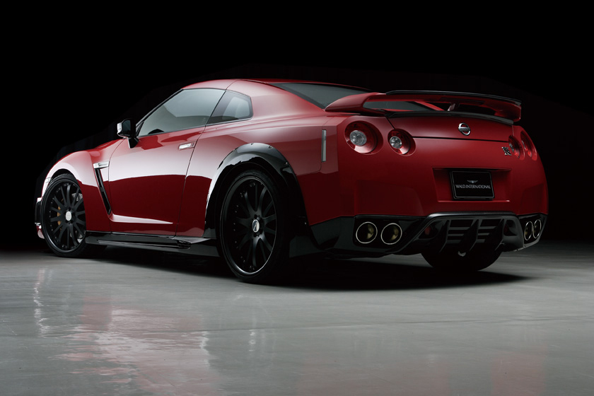 NISSAN GT-R red