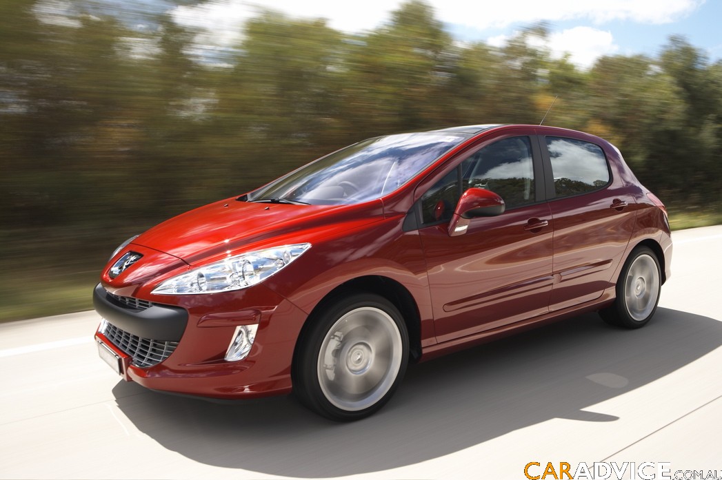 PEUGEOT 207 red