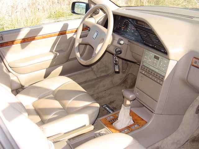 PEUGEOT 605 interior