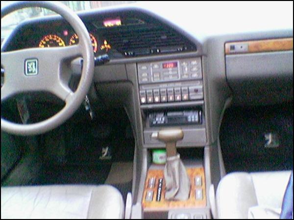 PEUGEOT 605 interior