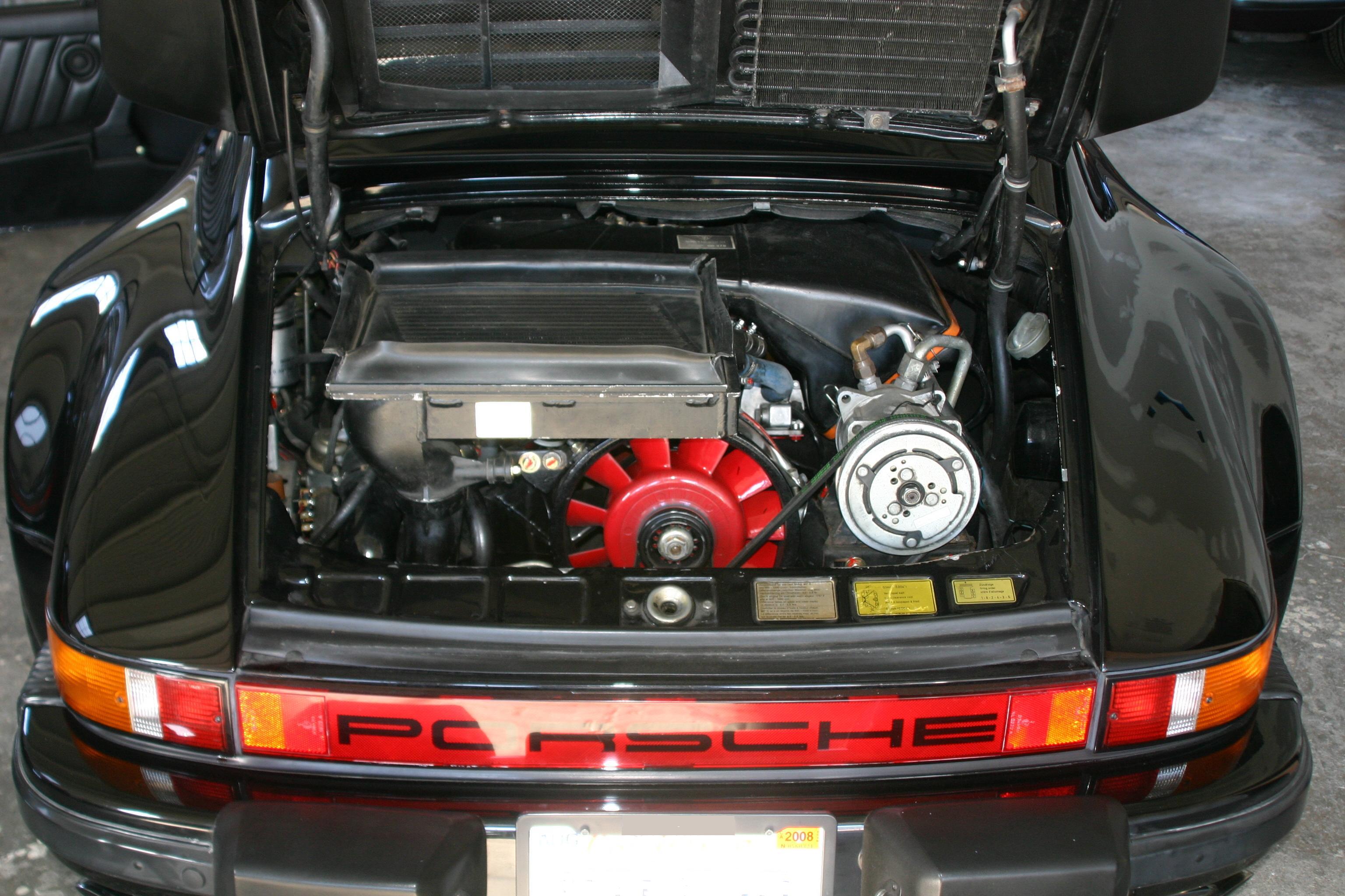 PORSCHE 930 TURBO engine