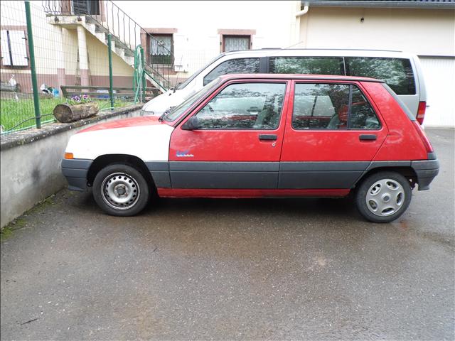 RENAULT 5 1.7 red