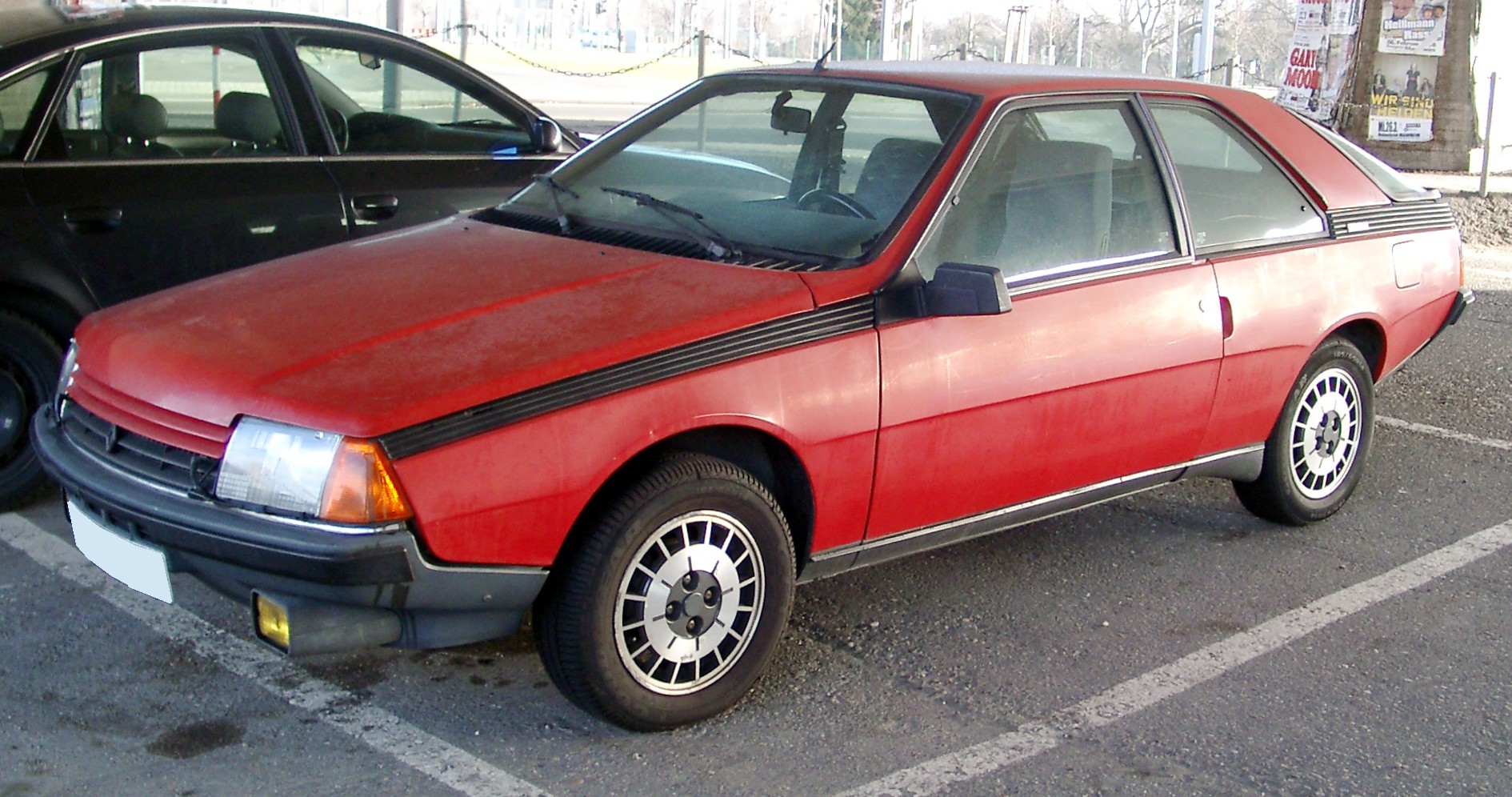 RENAULT FUEGO red