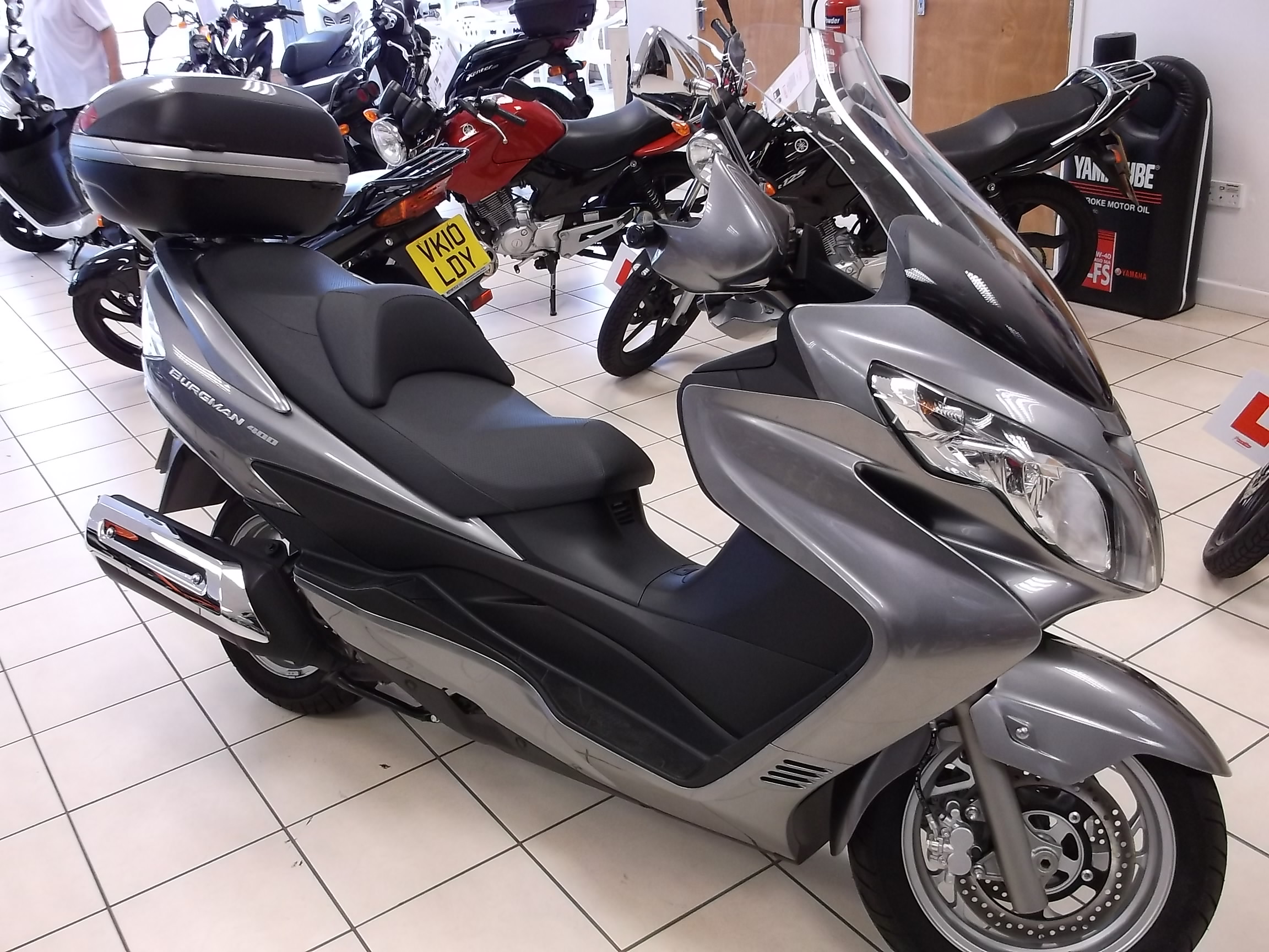 Новые японские скутеры. Suzuki Burgman 400 ABS. Сузуки Бургман 150. Burgman 400. Китайский макси скутер 250 кубов.