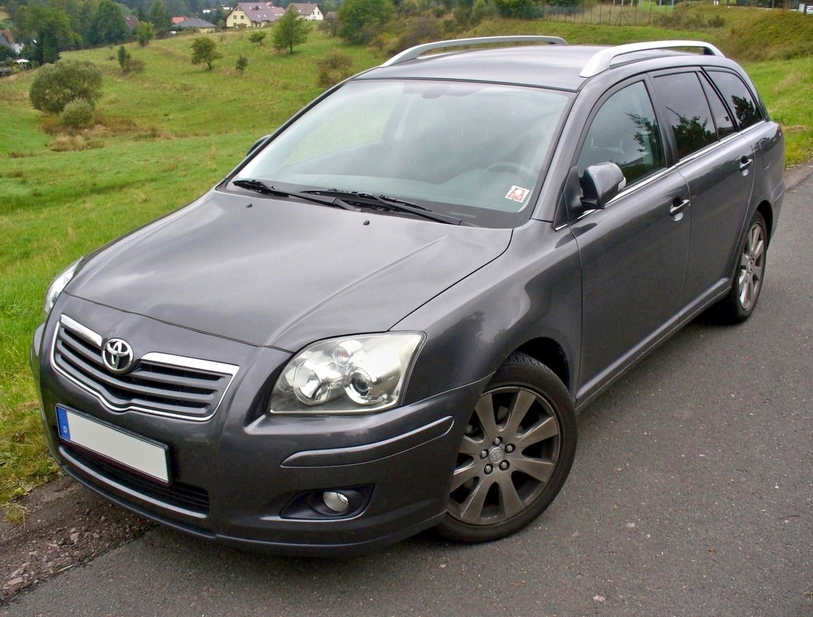 TOYOTA AVENSIS 1.6 red