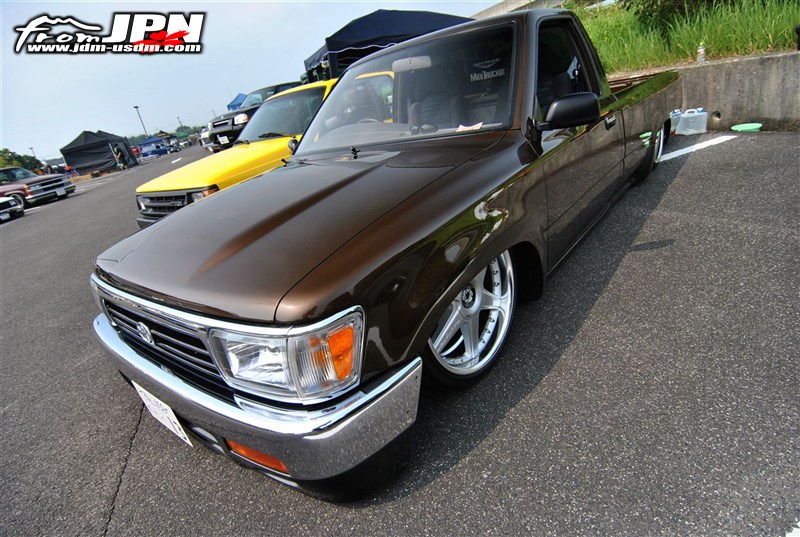 TOYOTA HILUX brown