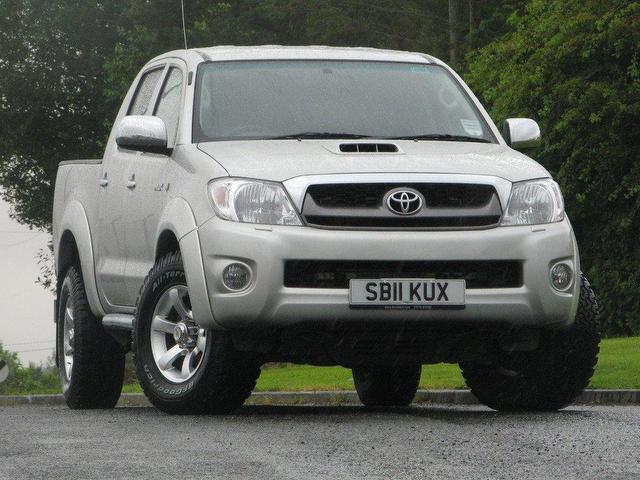 TOYOTA HILUX silver