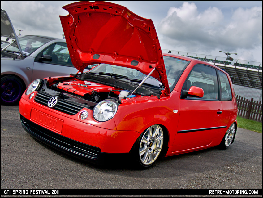 VOLKSWAGEN LUPO red