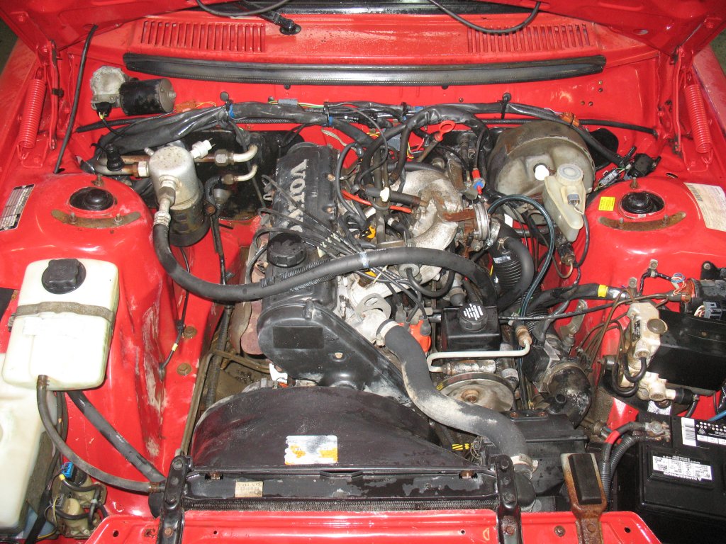 VOLVO 240 engine