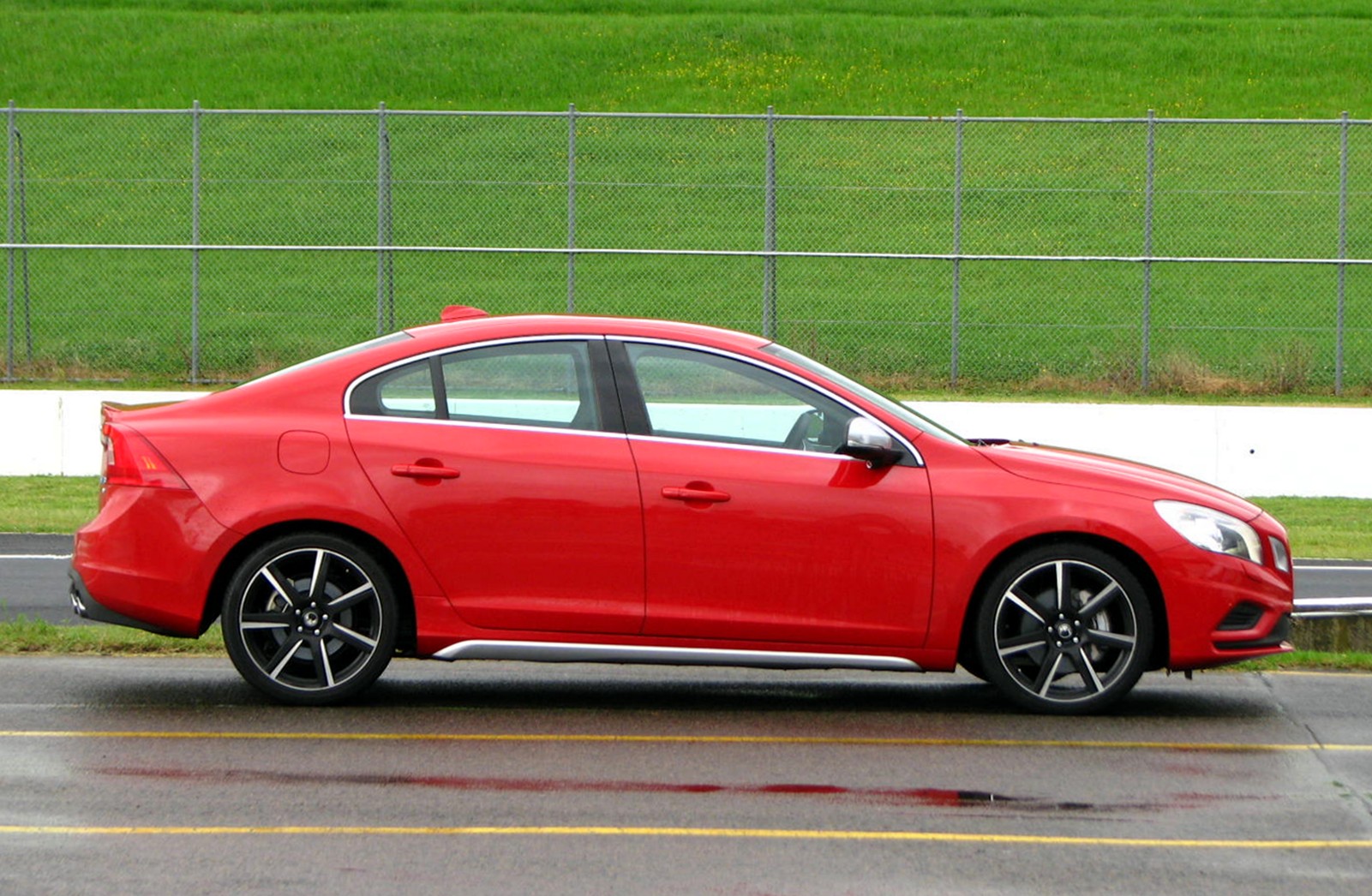 VOLVO S-60 red