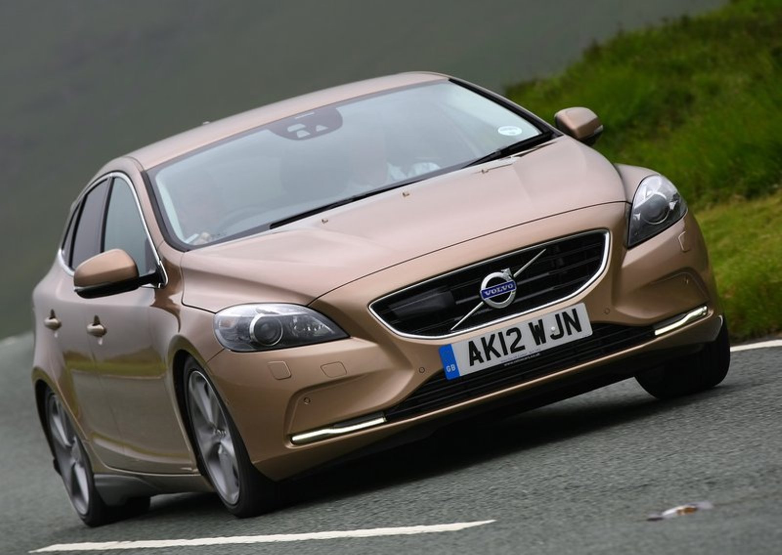 VOLVO S40 brown
