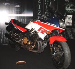 Yamaha FZ750