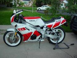 Yamaha FZR400