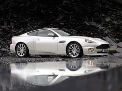 ASTON MARTIN DB9 white