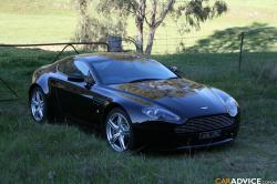 ASTON MARTIN V8 VANTAGE black