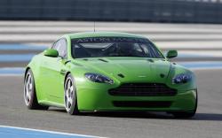 ASTON MARTIN V8 VANTAGE green